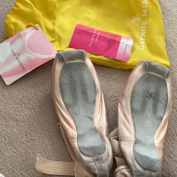 ✨ Host Pick✨ Pointe Shoes - Picture 3 of 4